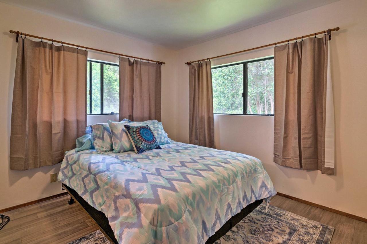 Peaceful Abode With Deck, 13 Mi To Black Sand Beach! Naalehu Buitenkant foto